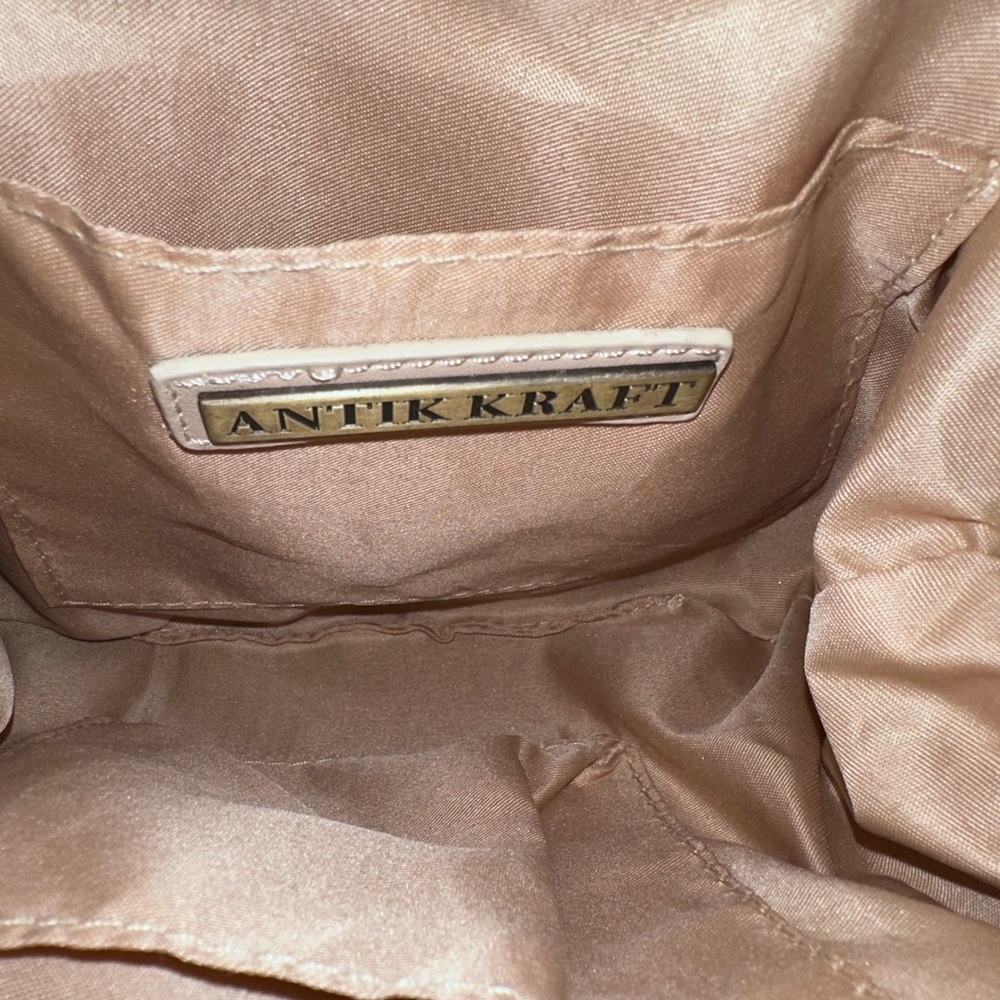 Antik Kraft Woven Straw Shell Bag with Tan Chain Strap - Picture 3 of 5